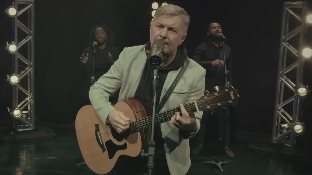Waldecy Aguiar anima o cristão em novo single “Levante a Cabeça”