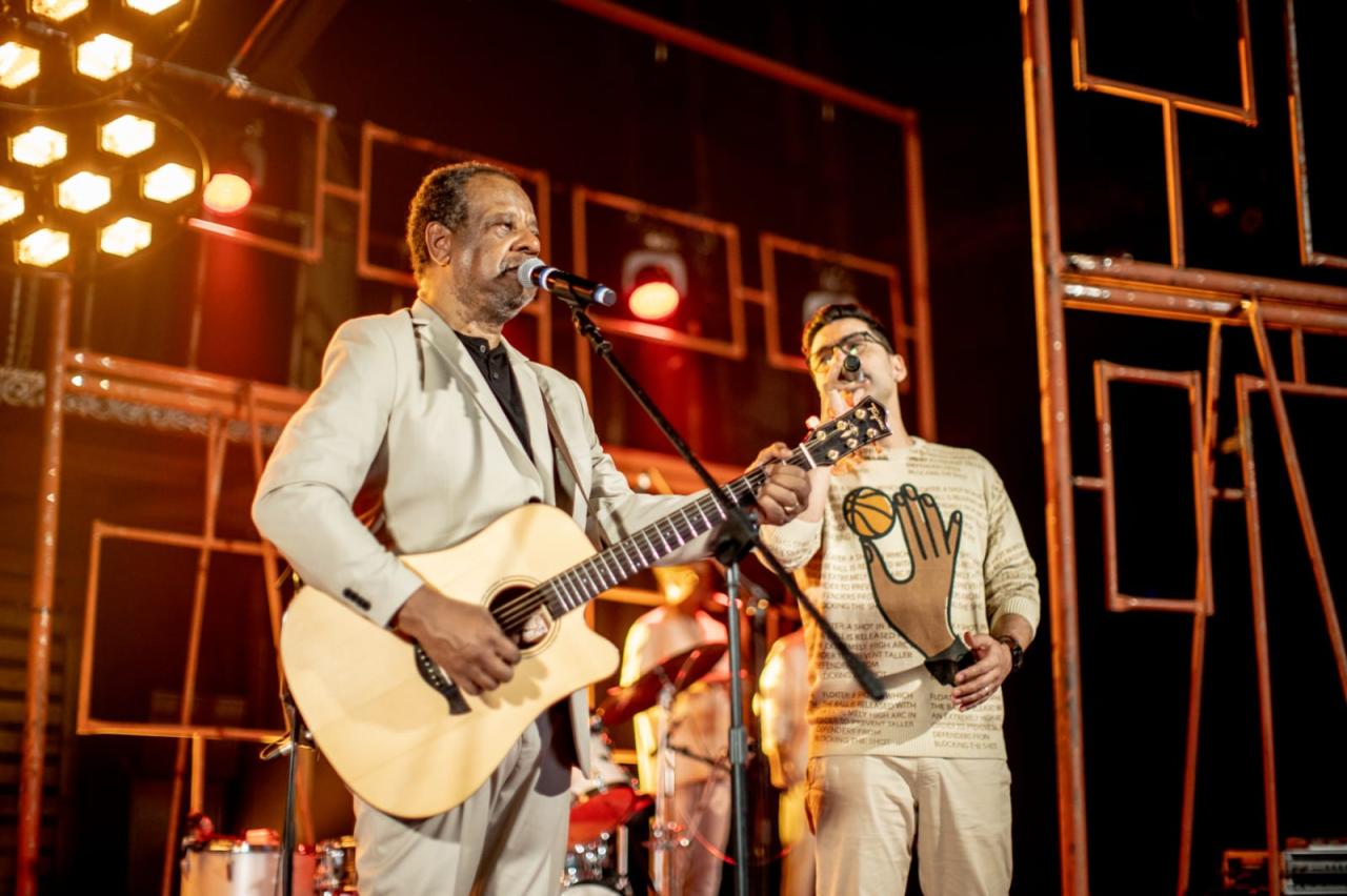 Adhemar de Campos e Paulo César Baruk em “Amigo de Deus”, canção do projeto “70 Anos de Adhemar de Campos”