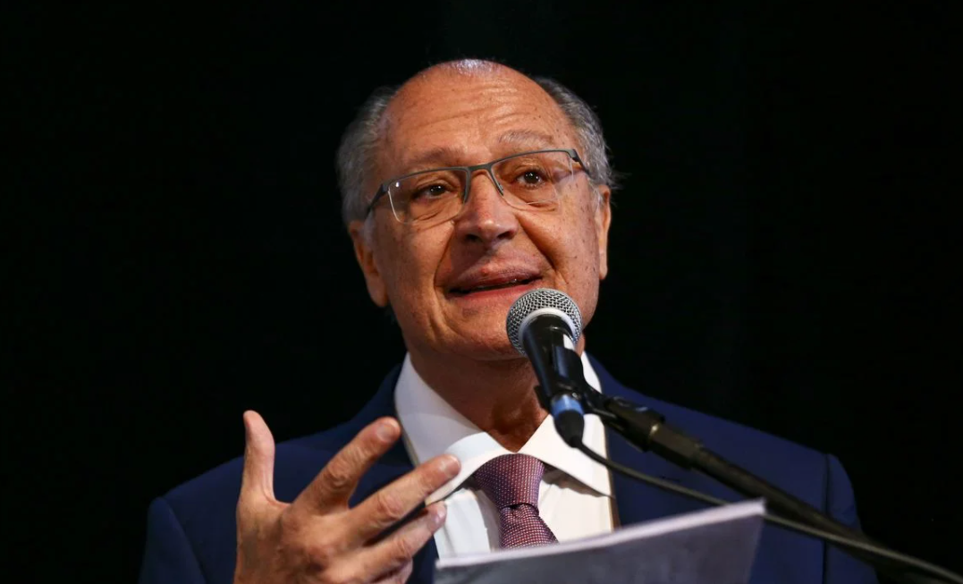 Alckmin deve ser convocado para explicar falas do presidente da Apex