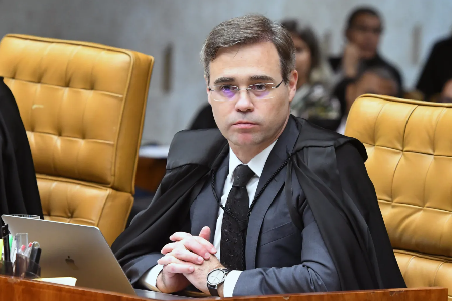André Mendonça frustra PT ao paralisar julgamento da Lei das Estatais