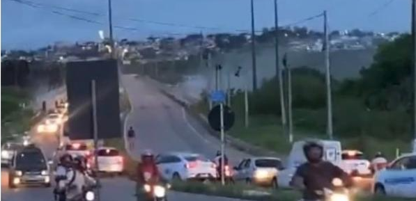 Bomba explode em ponte no RN e paralisa trânsito