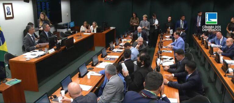 Câmara aprova repúdio a Lula, primeiro da história a um presidente