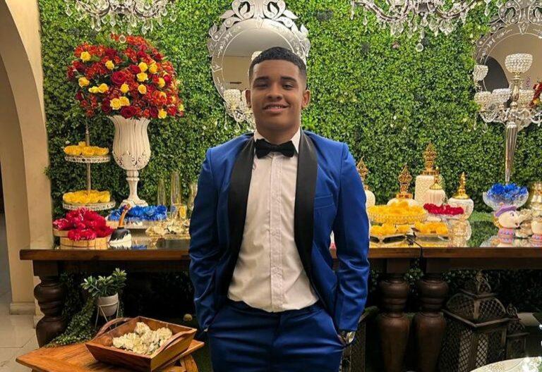 Cantor Kaiky Mello está internado em coma induzido após sofrer acidente