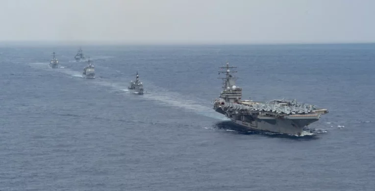 China expulsa navio de guerra dos EUA no Pacífico