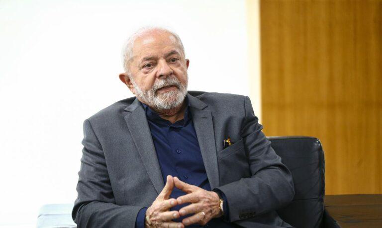 Com Lula, geração de empregos cai no Brasil