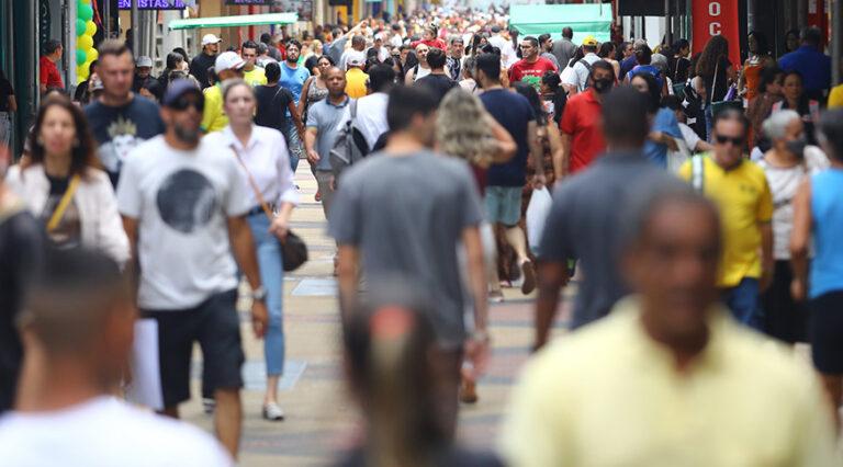Crédito fica mais difícil e consumo das famílias perde fôlego