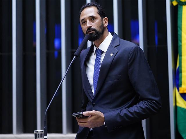 Deputado propõe proibir atletas trans em competições femininas