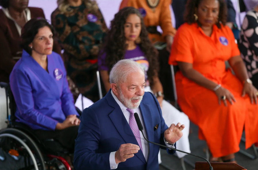 Deputados da base aliada de Lula ameaçam investigar governo com a CPMI de 8 de janeiro