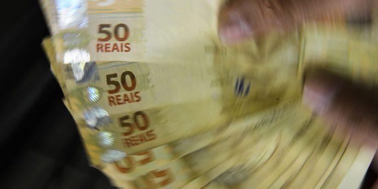 Fila para saques de ‘dinheiro esquecido’ chega a 300 mil pessoas e site enfrenta instabilidades