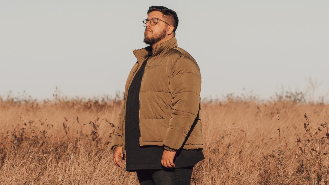 Gabe Marchesi exalta ao Senhor em “Pra Sempre Aleluia”