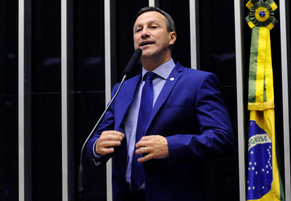 Governo Lula estaria oferecendo R$ 60 milhões em emendas para parlamentares esvaziarem CPMI, diz Sanderson