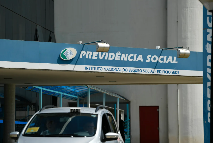 Governo Lula recua e sinaliza aumento de juros do consignado do INSS