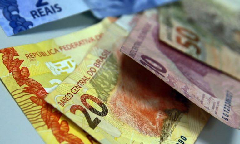 Inflação sobe 0,84% em fevereiro, informa IBGE