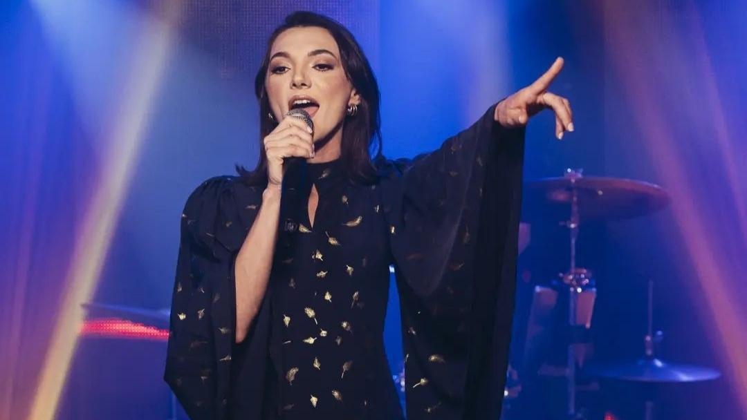 Miriam Paulina clama “O Rei Vem”