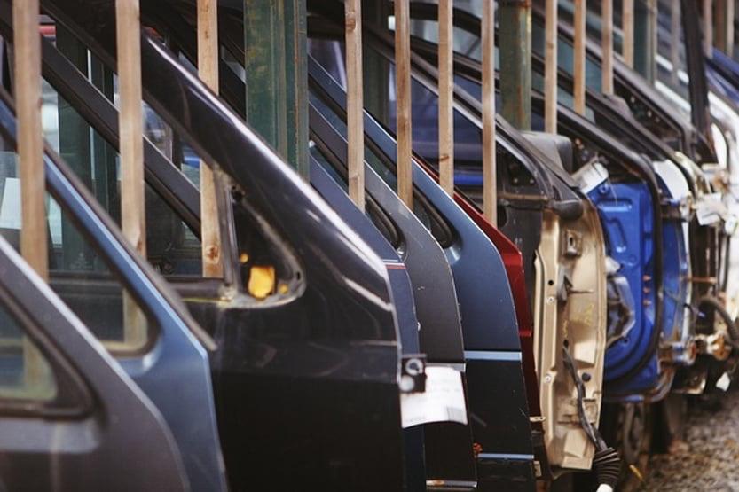 Produção de veículos recua em fevereiro e atinge o menor patamar em 7 anos