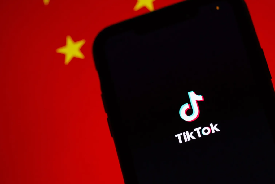 Reino Unido decide banir TikTok em dispositivos do governo