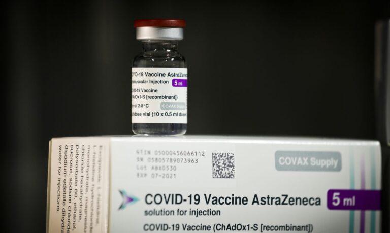 Risco de morte por problemas cardíacos pode triplicar em mulheres jovens vacinadas com AstraZeneca