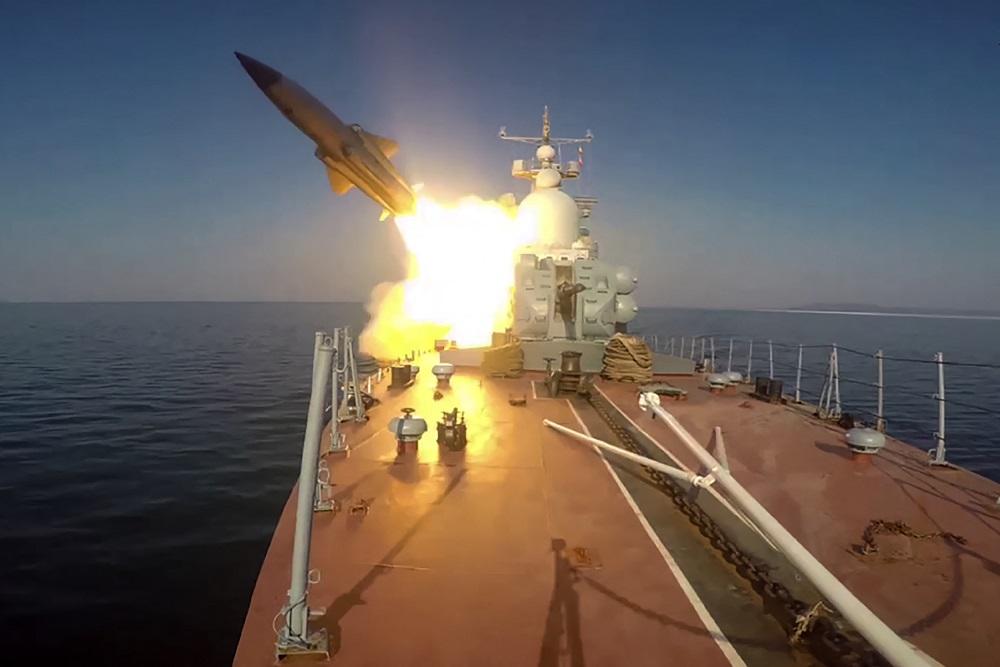 Rússia dispara mísseis antinavio no mar do Japão