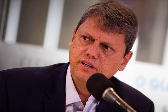 Tarcísio manda pagar piso dos professores da rede pública