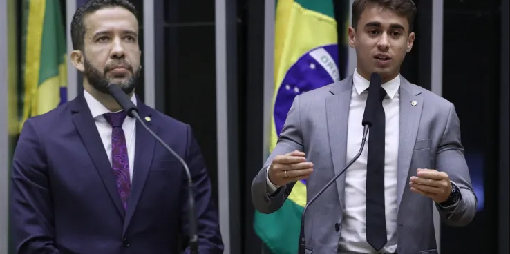 André Janones é condenado a indenizar Nikolas Ferreira por danos morais