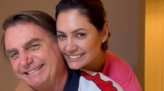 Bolsonaro vira “garoto propaganda” de Michelle e viraliza na web