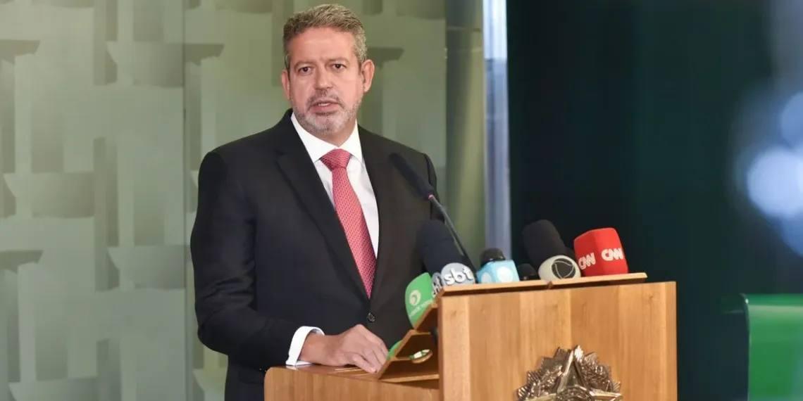 Com o PT de fora, Arthur Lira fecha o maior bloco de partidos da Câmara