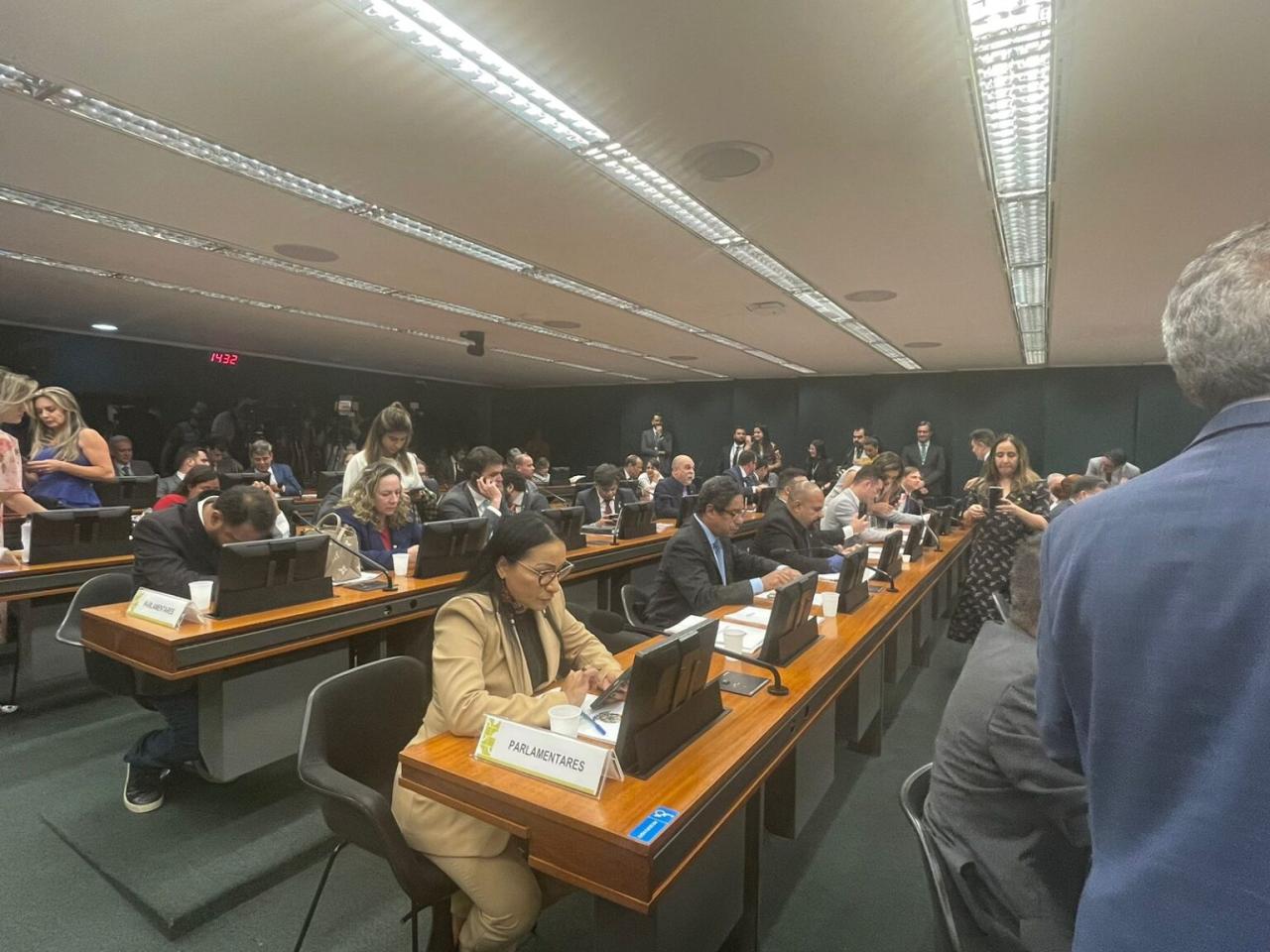 Comissão da Câmara convoca ministro-chefe do GSI