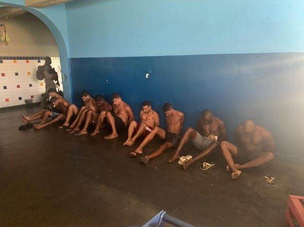 Criminosos invadem escola no RJ