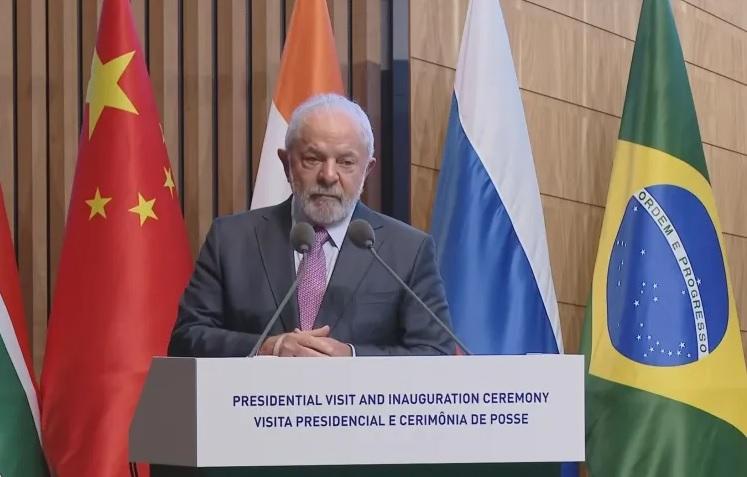 Na China, Lula afirma ser ‘contra’ o dólar