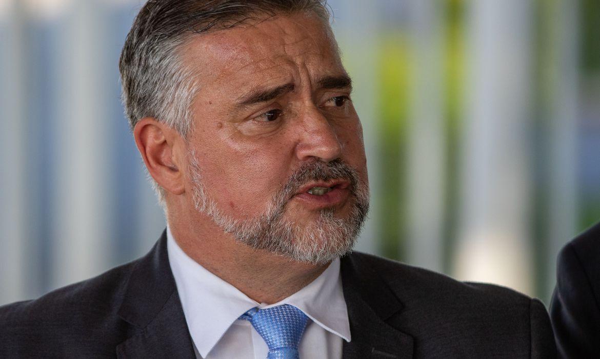 Partido Novo entra com ação contra ministro de Lula por uso de recursos públicos em site