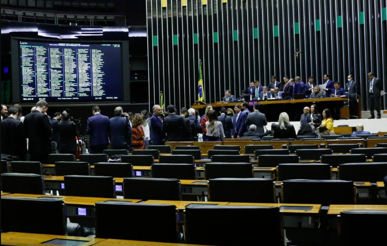 PL das Fake News: Confira como votou cada deputado federal