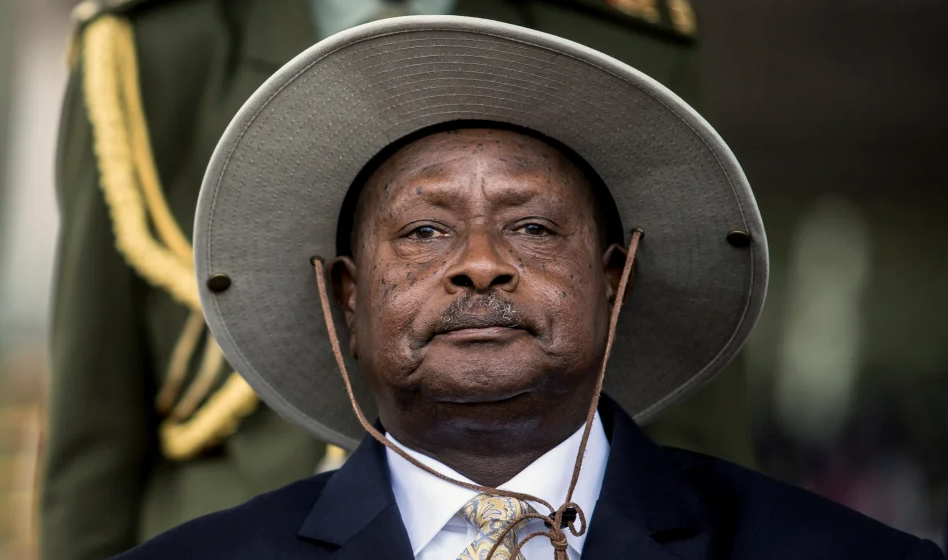 Presidente de Uganda diz que a África precisa ‘salvar o mundo da homossexualidade’