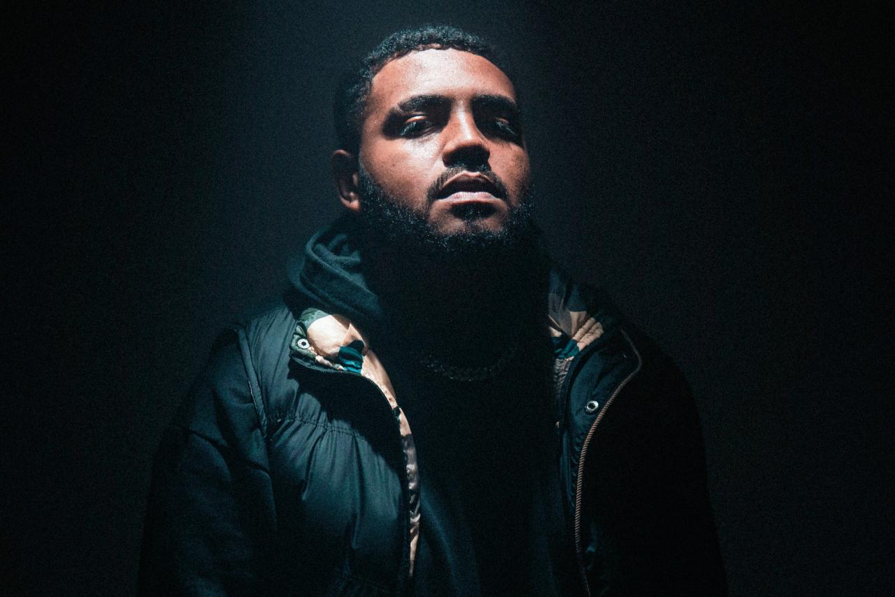 Silas Magalhães investe no trap melódico no single “Modo Avião” pela Sony Music
