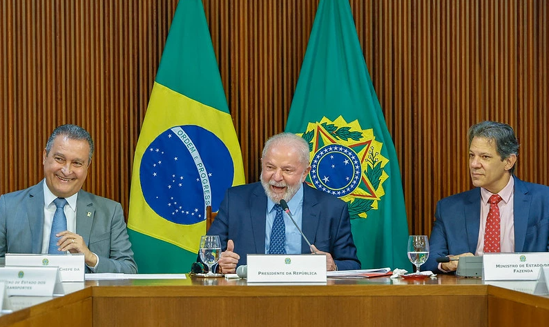 5 esposas de ministros do governo Lula assumem cargos com salários de até R$ 37,5 mil