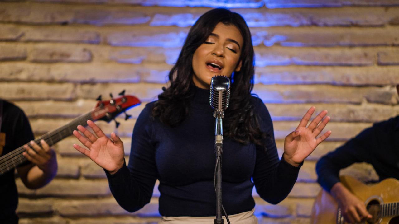 Adrielly Mesquita apresenta novo single autoral “Sempre foi o Teu Amor”, que promete tocar corações
