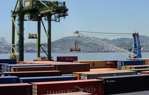 Balança comercial do setor químico apresenta déficit de US$ 15,5 bilhões até abril