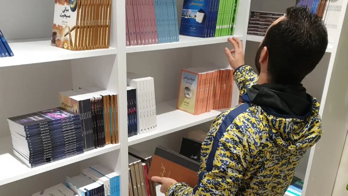 Cristão iraniano abre centro para refugiados na Turquia