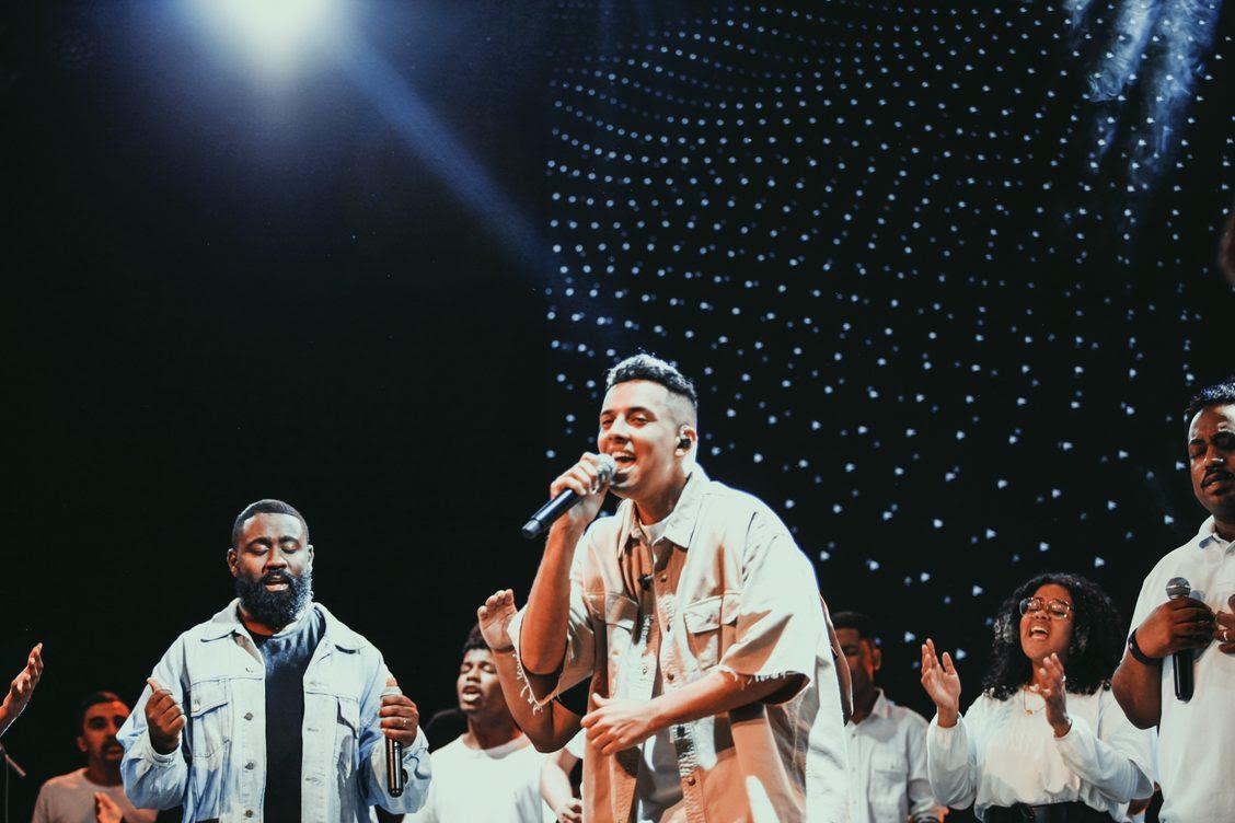 Dando sequência ao projeto ao vivo, Matheus França lança a canção “Vitória”