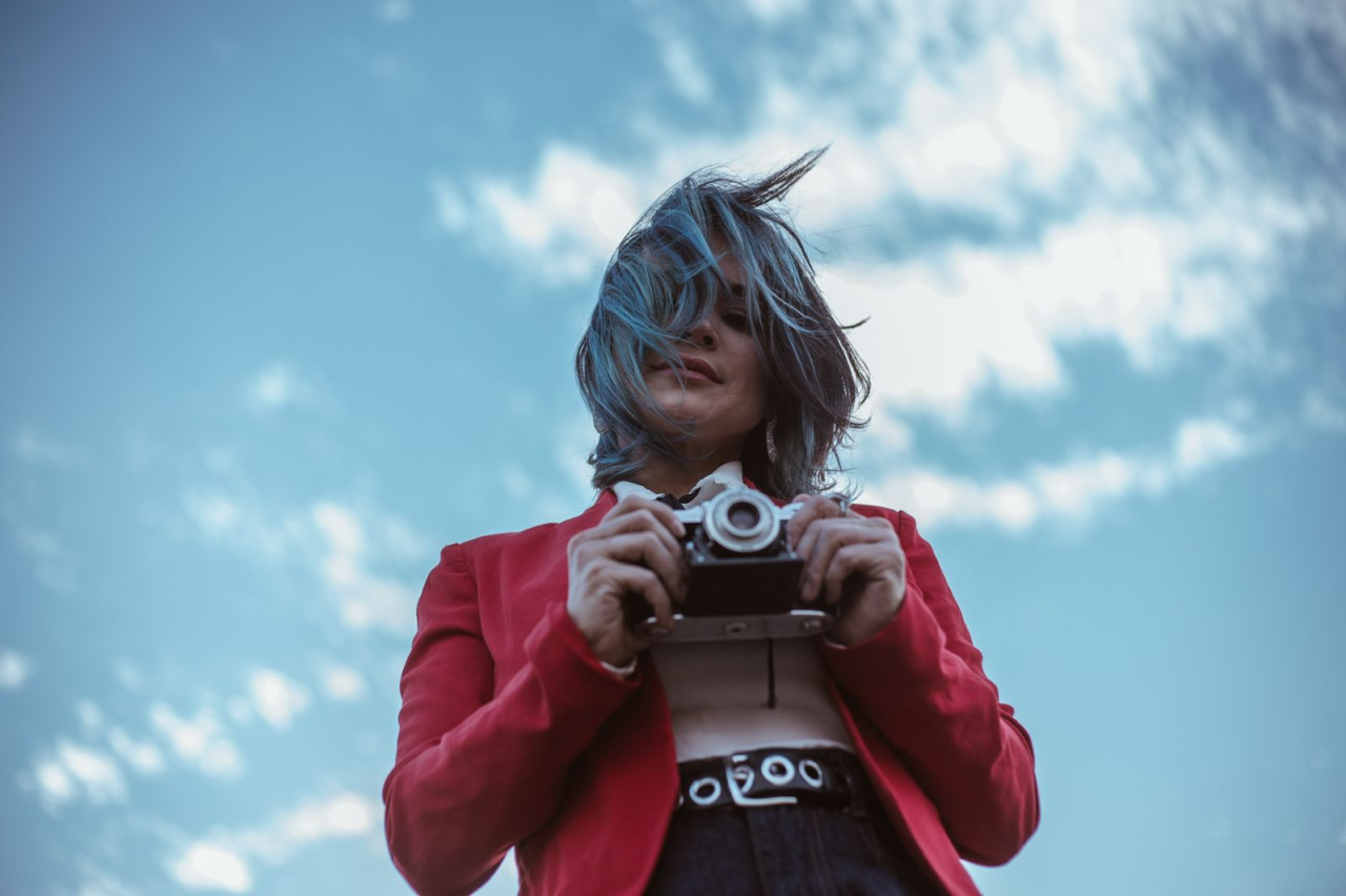 Daniela Araújo envolve público na criação de 'Bem Melhor', sua nova música lançada.