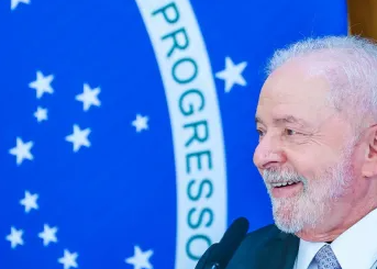 Governo Lula é visto como péssimo, ruim ou regular por 57,6% da população, aponta pesquisa
