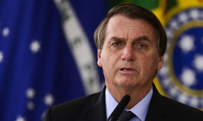 Informação de falsificação de cartão de vacina é ‘obra de ficção oportunista’, diz defesa de Bolsonaro
