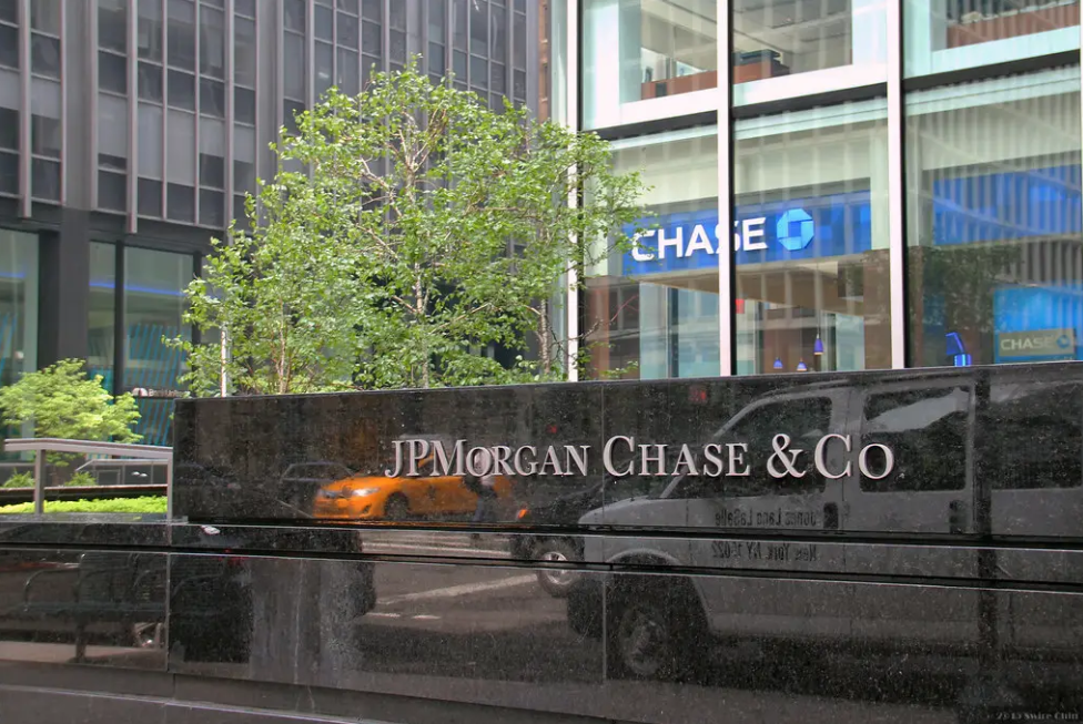 EUA: Banco JPMorgan é acusado de discriminar conservadores