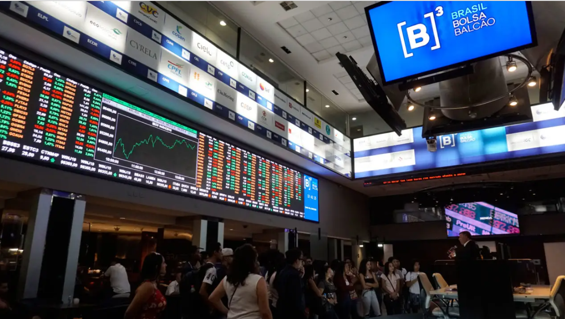 Mercado reage ao arcabouço fiscal: Ibovespa opera em queda