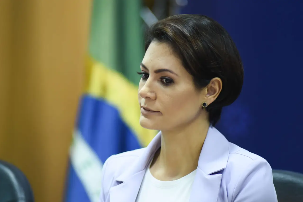 Michelle Bolsonaro vira alvo do governo Lula