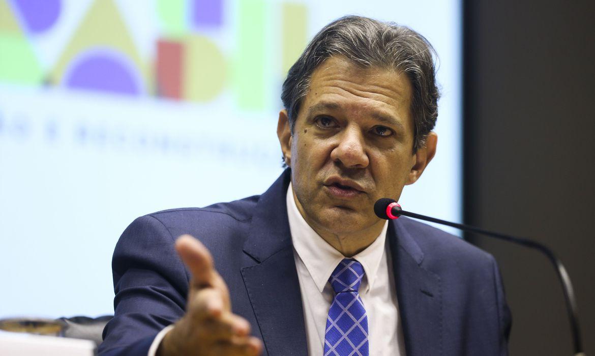 Política econômica de Lula está na direção errada para 90% do mercado, diz pesquisa