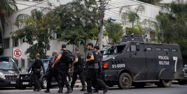 Rio: sede de ONG abriga arsenal de traficantes