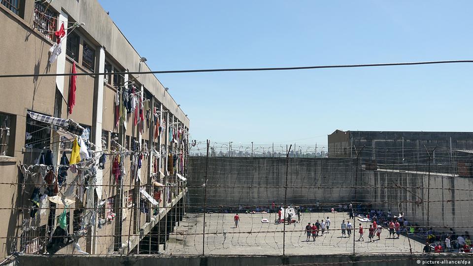 STF forma maioria para derrubar revista íntima em presídios