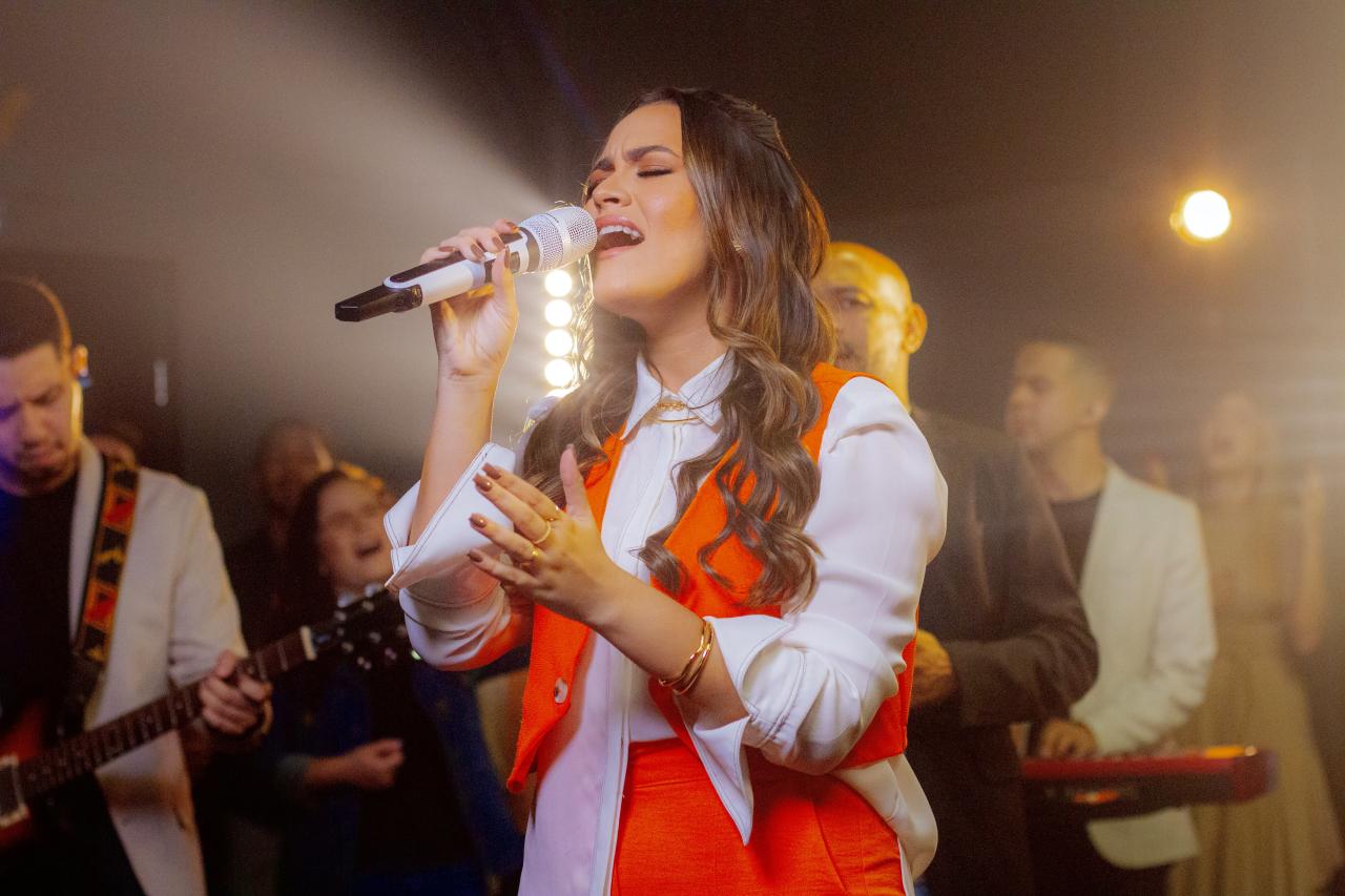 Vem Senhor Jesus: A estreia impactante de Daiany Costa no cenário Gospel Brasileiro