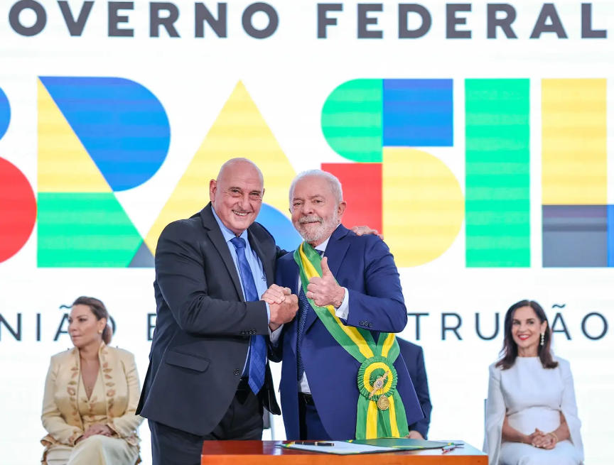 Abin reconhece ‘erro material’ em relatórios enviados pelo general Dias