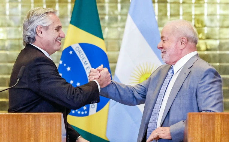 Argentina envia a Biden pedido de ajuda assinado pelo Brasil